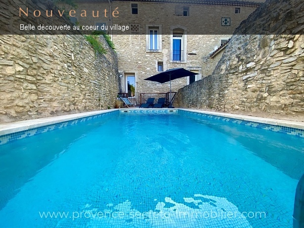 Maison au cœur d'un village en Provence avec piscine, climatisation. 